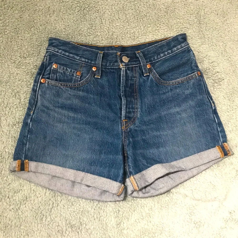 NWOT Levi’s 501 Long Denim Shorts